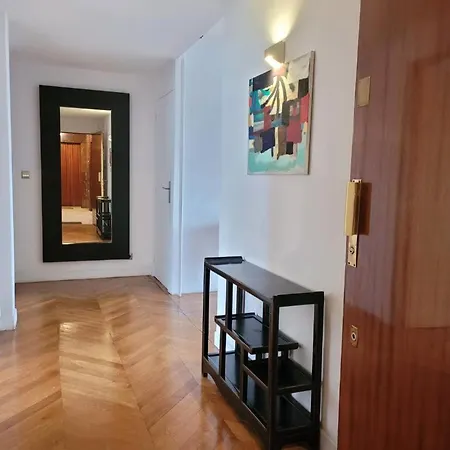 Eiffel Tower - Luxury 2 Bedroom