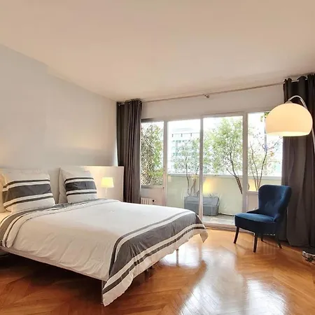 Eiffel Tower - Luxury 2 Bedroom