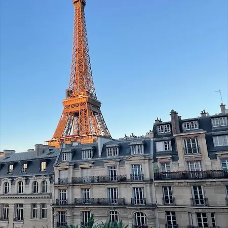 Eiffel Tower - Luxury 2 Bedroom Apartment *