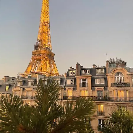 Eiffel Tower - Luxury 2 Bedroom Apartment Paris