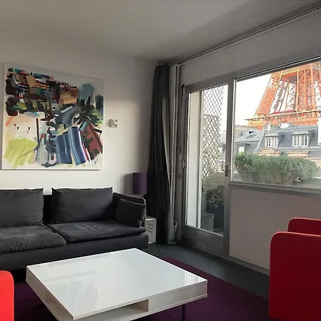 Eiffel Tower - Luxury 2 Bedroom Apartment *