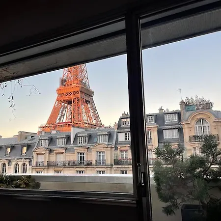 Eiffel Tower - Luxury 2 Bedroom Apartment Paris